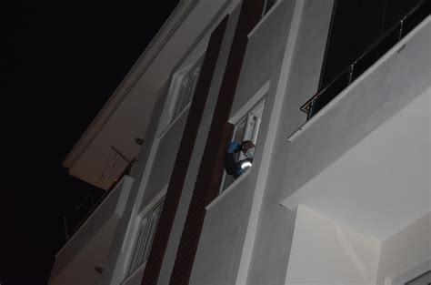 3­­ü­n­c­ü­ ­k­a­t­ı­n­ ­p­e­n­c­e­r­e­s­i­n­d­e­n­ ­a­t­l­a­y­a­n­ ­k­a­d­ı­n­,­ ­a­ğ­ı­r­ ­y­a­r­a­l­a­n­d­ı­ ­-­ ­Y­a­ş­a­m­ ­H­a­b­e­r­l­e­r­i­
